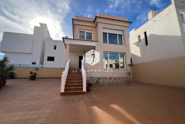 Z drugiej ręki - Villa -
Orihuela Costa - Villamartín-las Filipinas