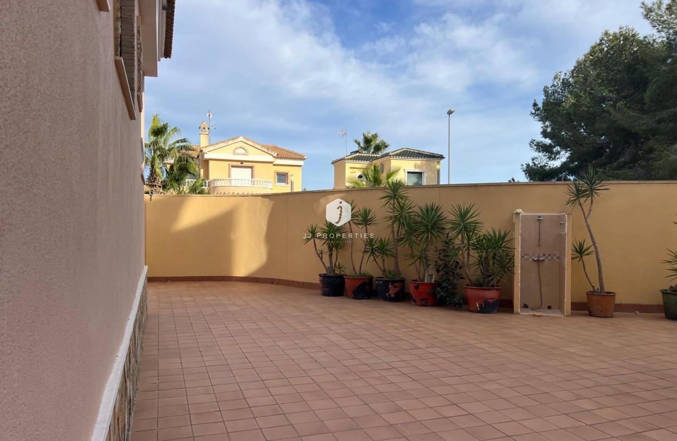 Z drugiej ręki - Villa -
Orihuela Costa - Villamartín-las Filipinas