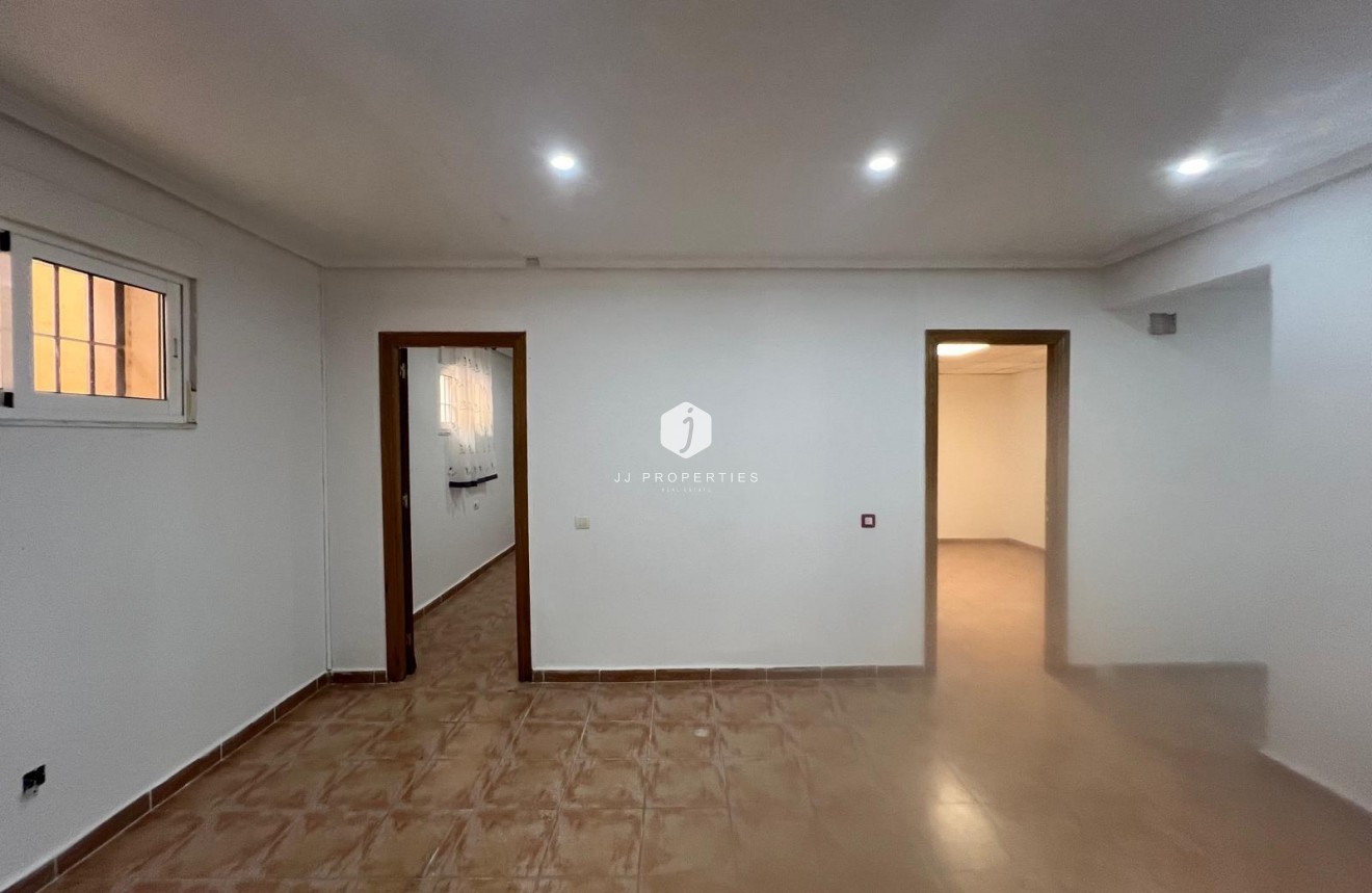 Z drugiej ręki - Villa -
Orihuela Costa - Villamartín-las Filipinas