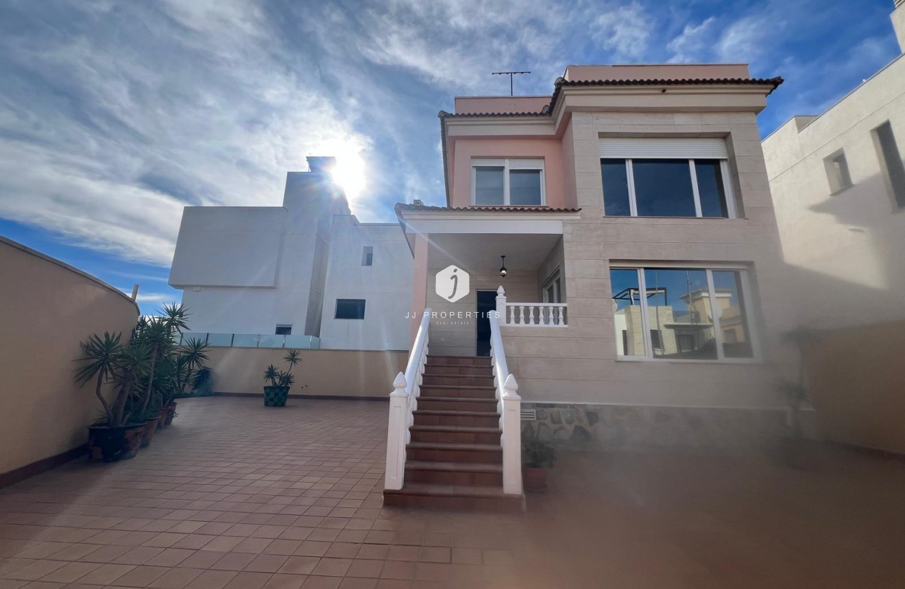 Z drugiej ręki - Villa -
Orihuela Costa - Villamartín-las Filipinas