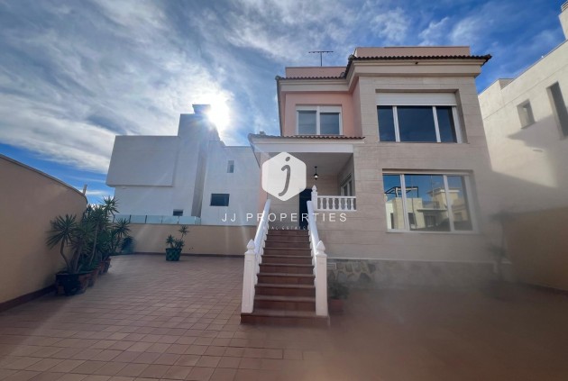 Z drugiej ręki - Villa -
Orihuela Costa - Villamartín-las Filipinas