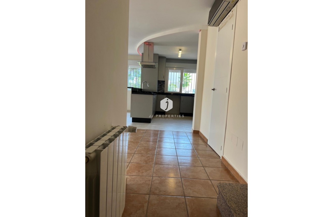 Z drugiej ręki - Villa -
Orihuela Costa - Villamartín-las Filipinas