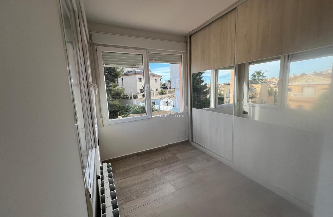 Z drugiej ręki - Villa -
Orihuela Costa - Villamartín-las Filipinas