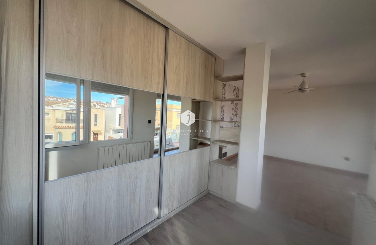 Z drugiej ręki - Villa -
Orihuela Costa - Villamartín-las Filipinas