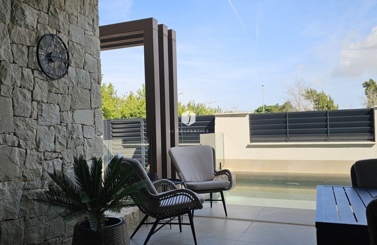 Resale - Villa -
Dolores - Sector 4