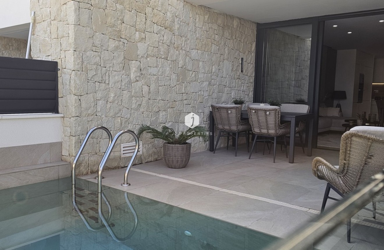 Resale - Villa -
Dolores - Sector 4