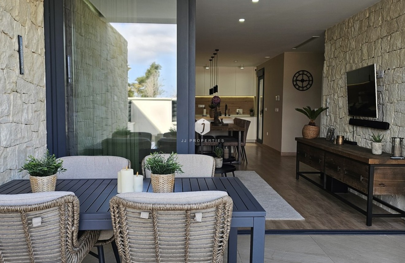 Resale - Villa -
Dolores - Sector 4