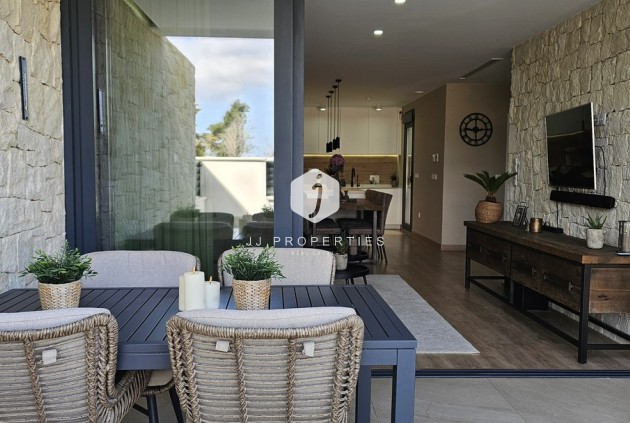 Resale - Villa -
Dolores - Sector 4