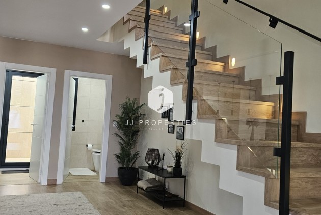 Resale - Villa -
Dolores - Sector 4