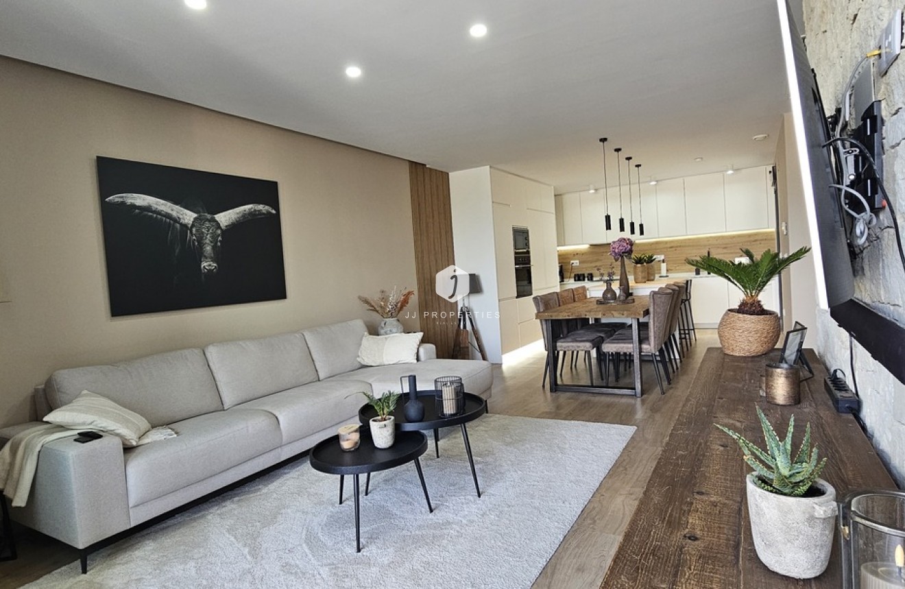 Resale - Villa -
Dolores - Sector 4