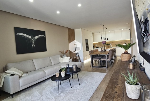 Resale - Villa -
Dolores - Sector 4