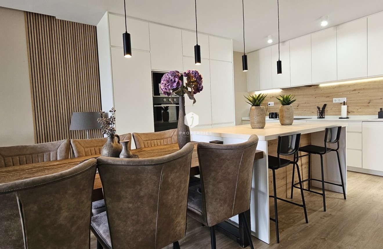 Resale - Villa -
Dolores - Sector 4