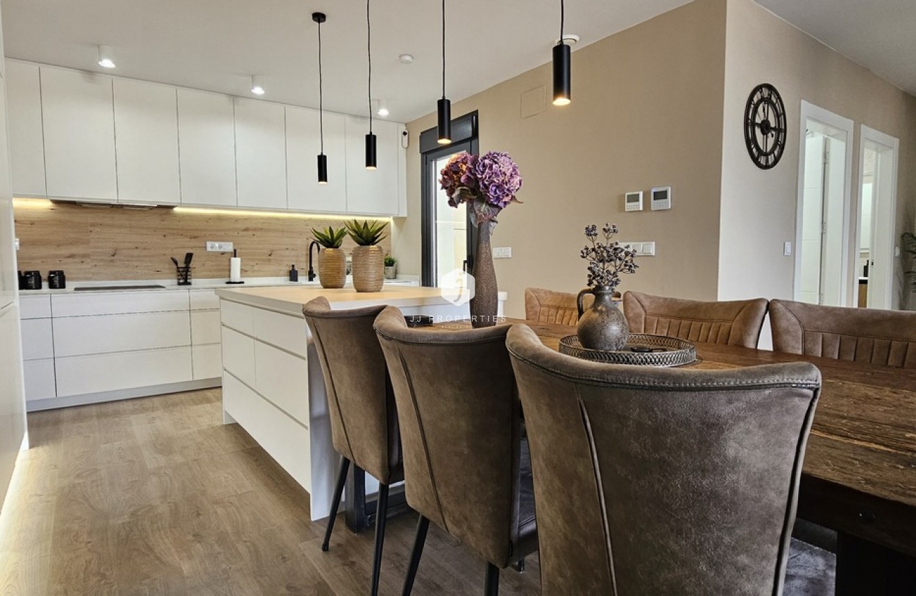 Resale - Villa -
Dolores - Sector 4