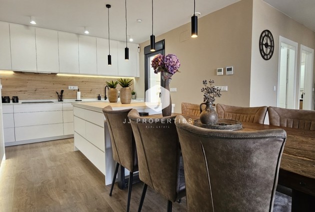 Resale - Villa -
Dolores - Sector 4