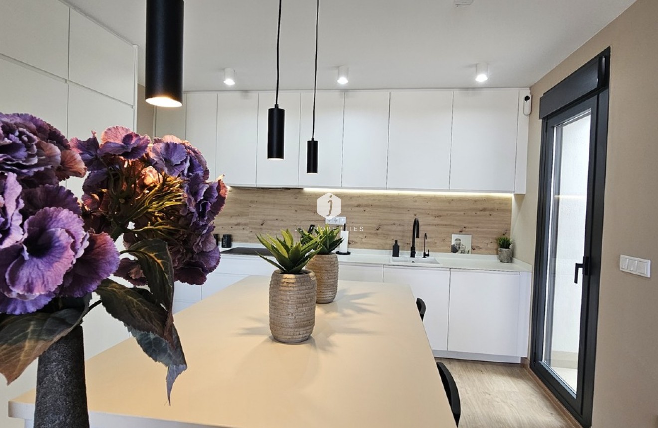 Resale - Villa -
Dolores - Sector 4