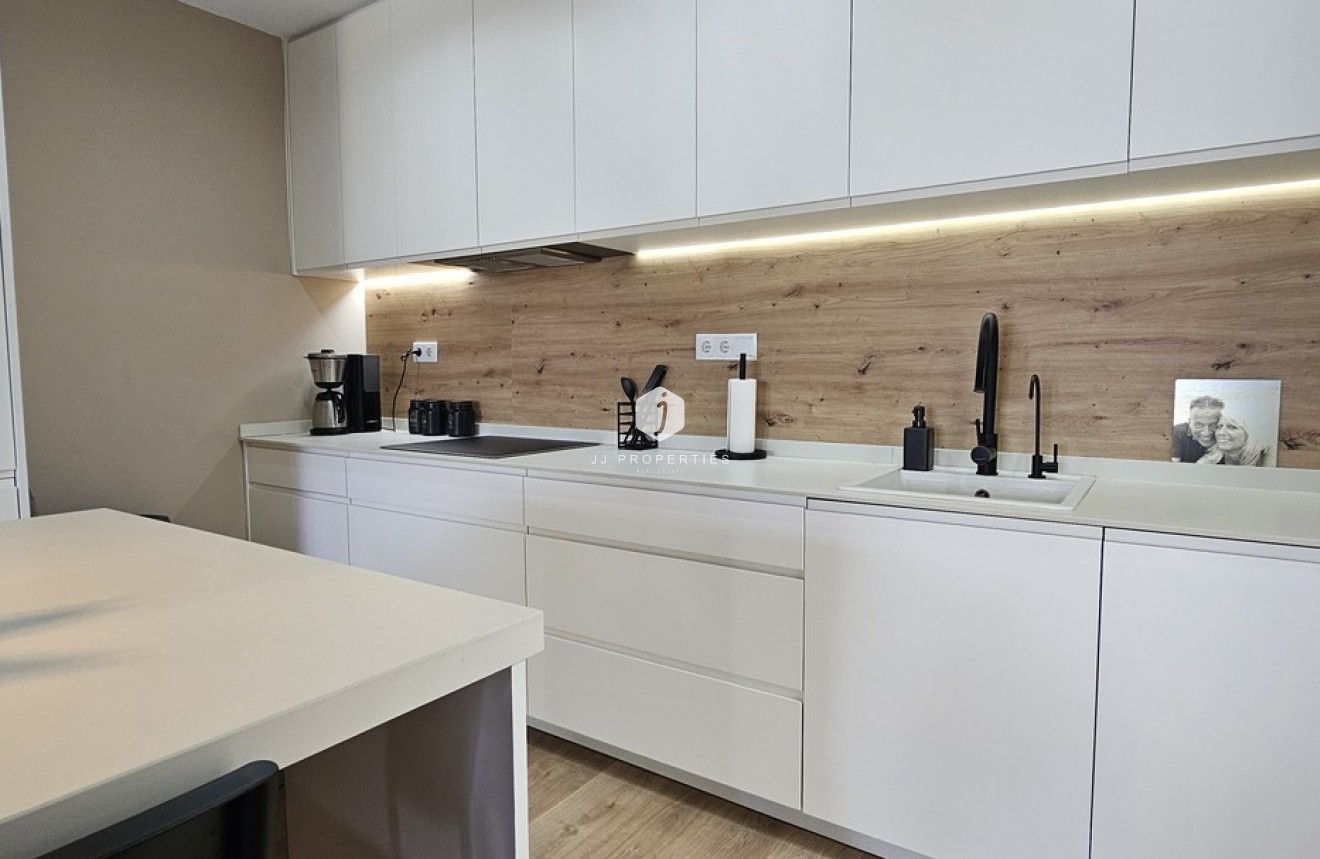 Resale - Villa -
Dolores - Sector 4