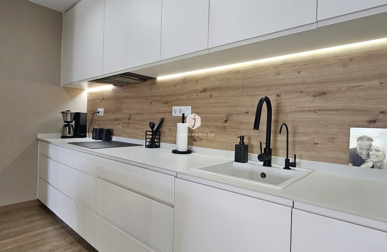 Resale - Villa -
Dolores - Sector 4