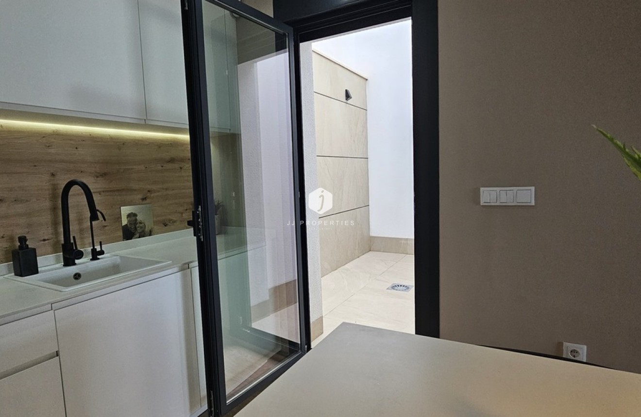 Resale - Villa -
Dolores - Sector 4