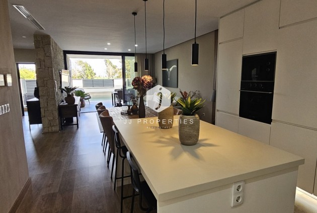 Resale - Villa -
Dolores - Sector 4