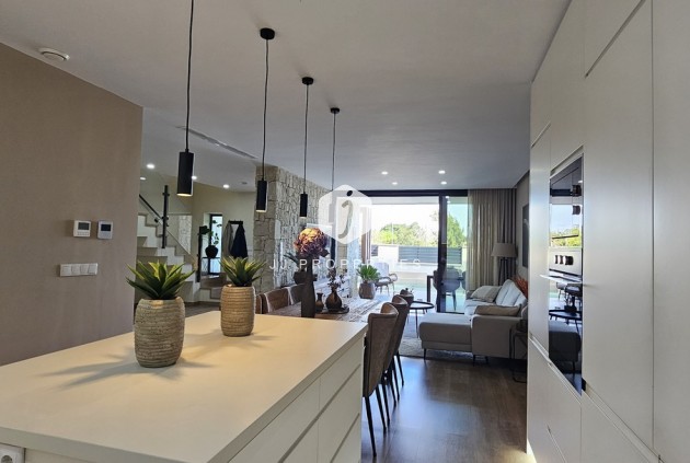 Resale - Villa -
Dolores - Sector 4