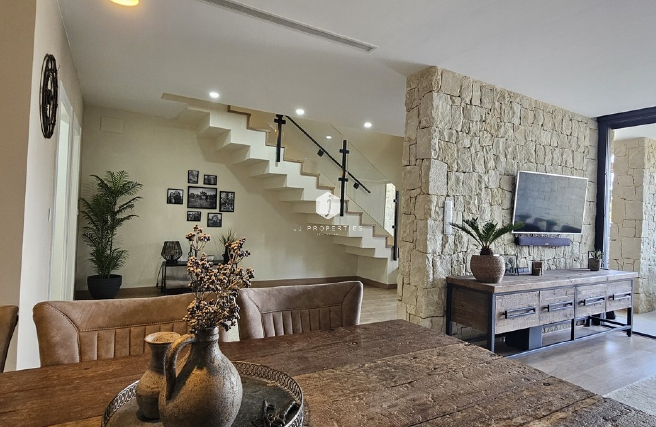 Resale - Villa -
Dolores - Sector 4