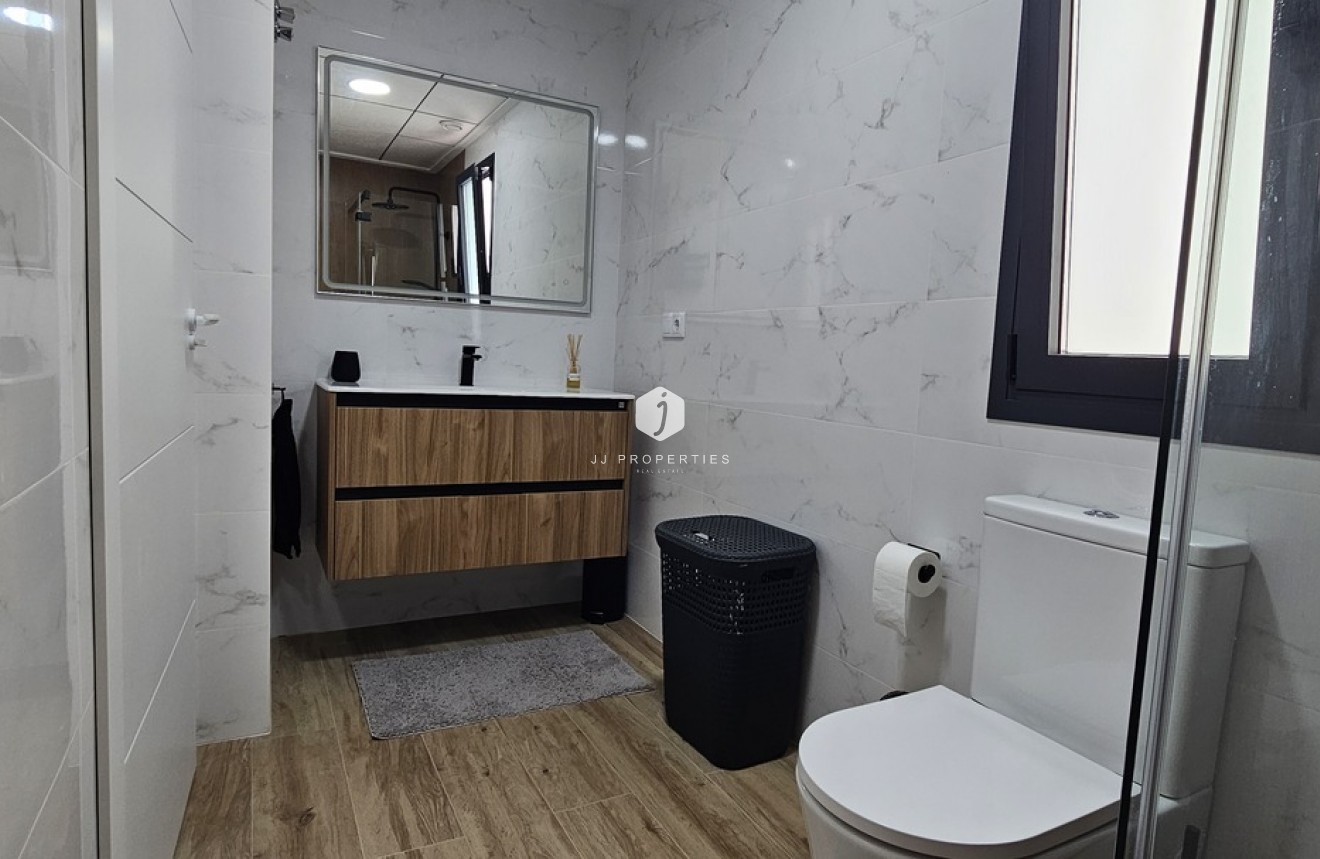 Resale - Villa -
Dolores - Sector 4