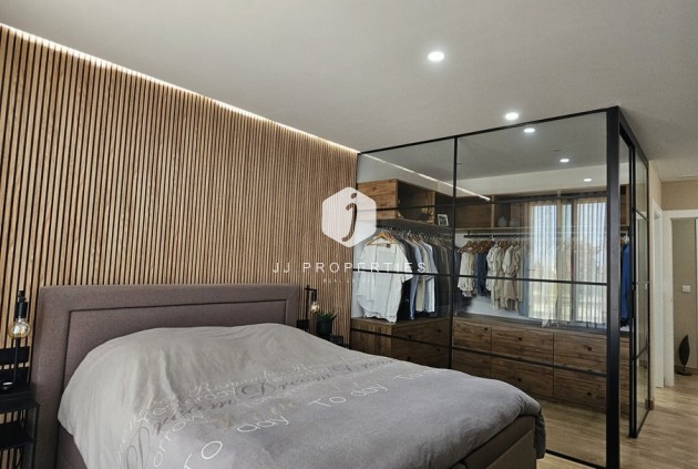 Resale - Villa -
Dolores - Sector 4