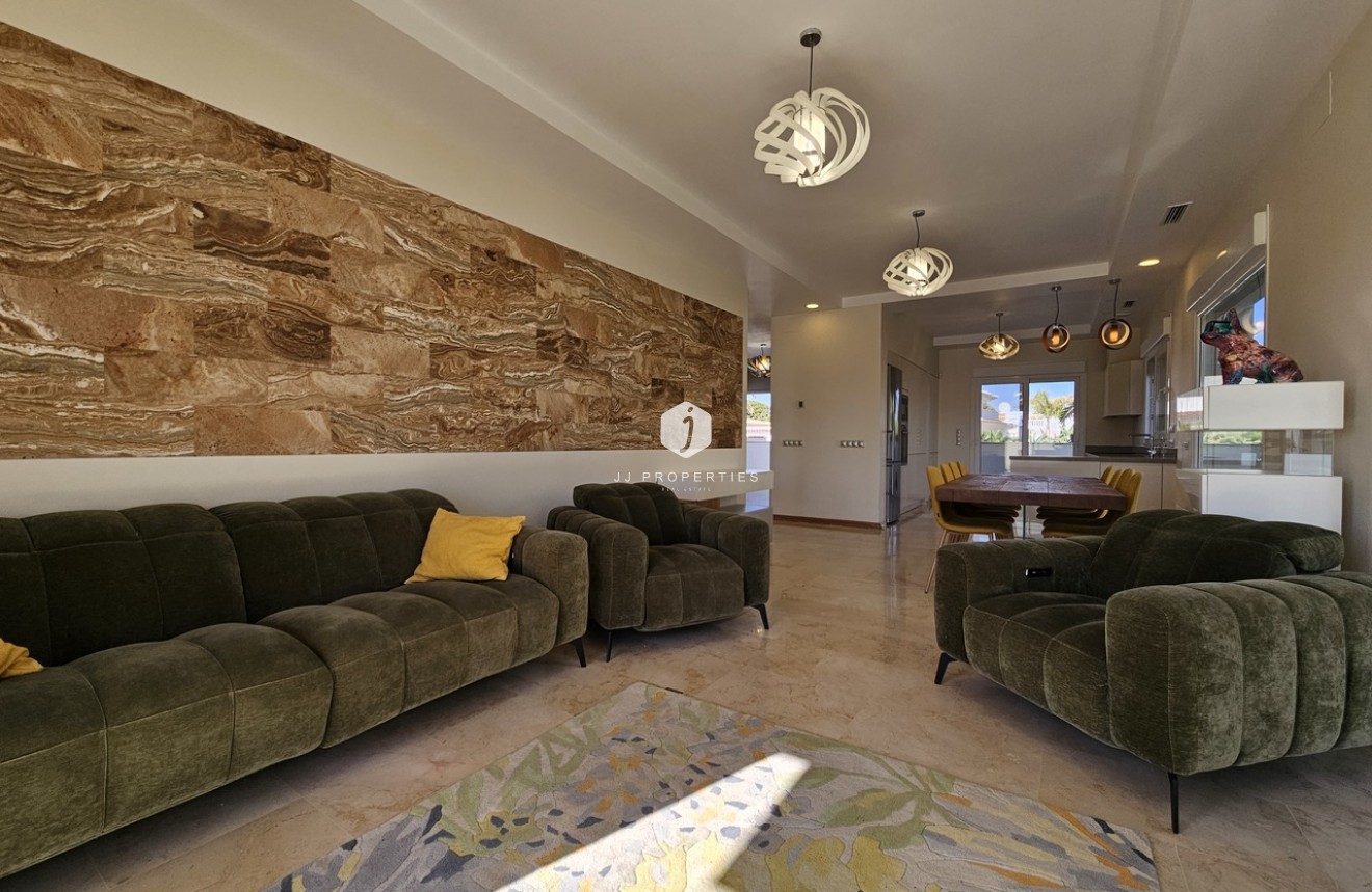 Aus zweiter Hand - Villa -
La Zenia - Costa Blanca