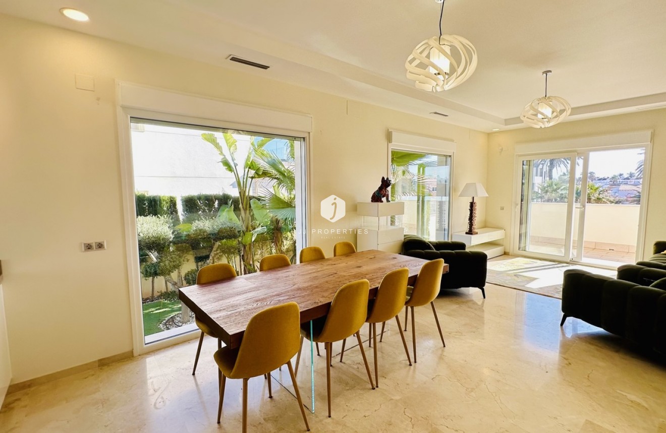 Aus zweiter Hand - Villa -
La Zenia - Costa Blanca