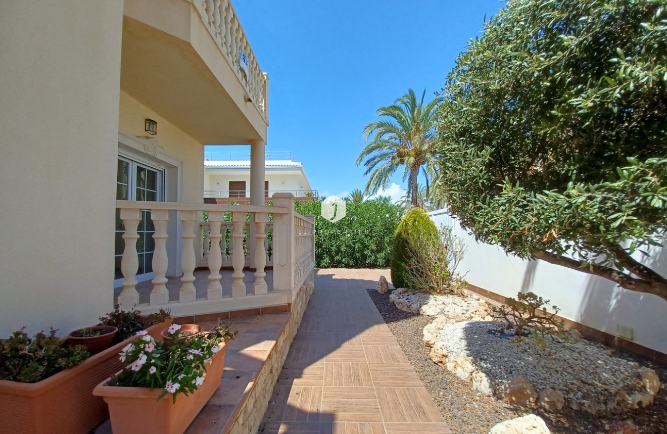 Aus zweiter Hand - Villa -
Cabo Roig - Costa Blanca