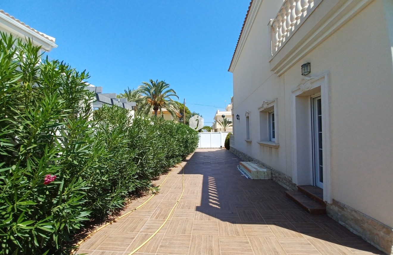 Aus zweiter Hand - Villa -
Cabo Roig - Costa Blanca