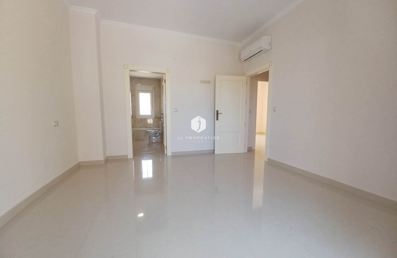 Aus zweiter Hand - Villa -
Cabo Roig - Costa Blanca