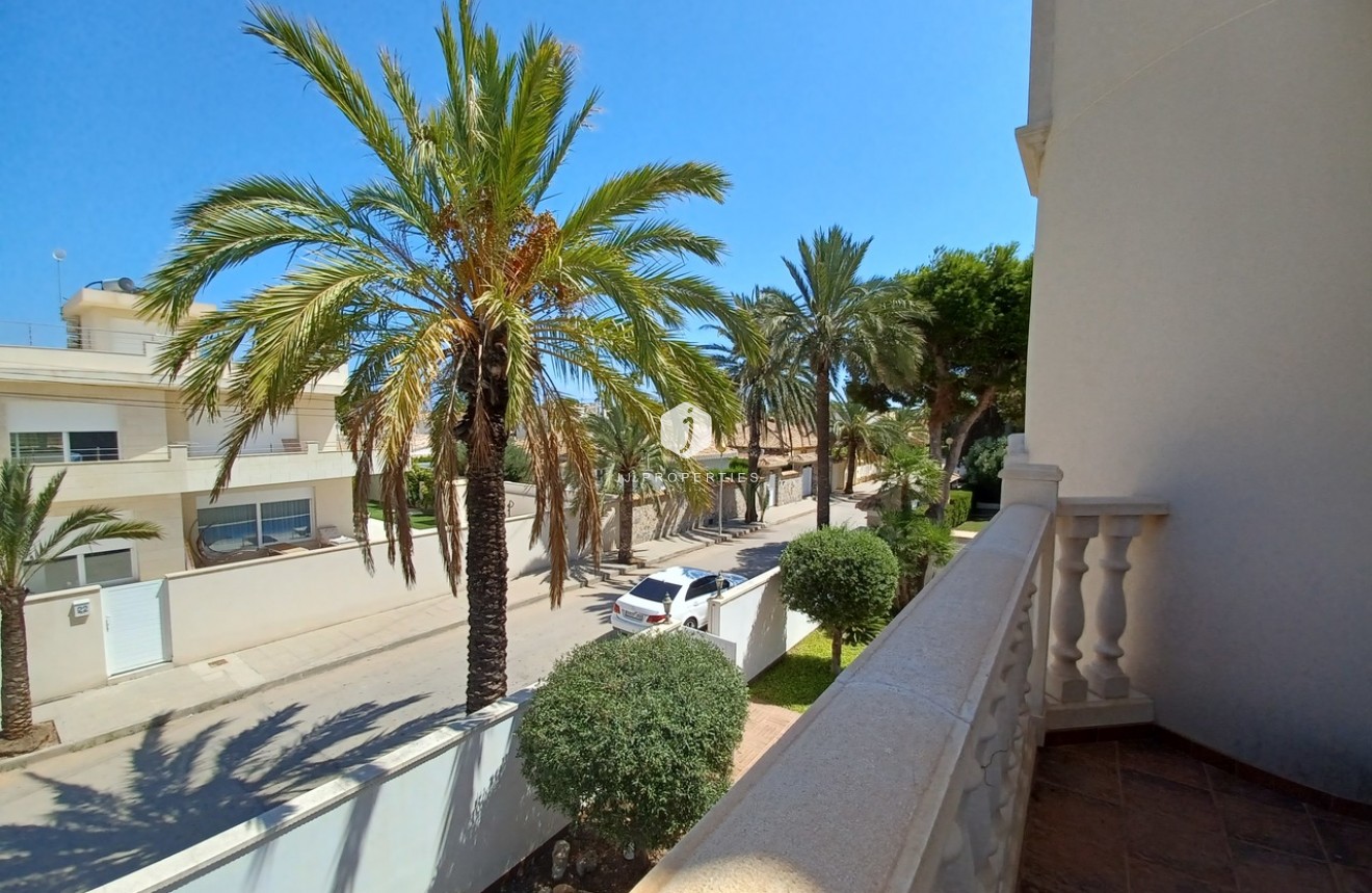 Aus zweiter Hand - Villa -
Cabo Roig - Costa Blanca