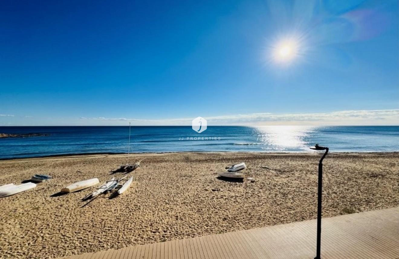 Resale - Apartment / flat -
La Mata - Costa Blanca