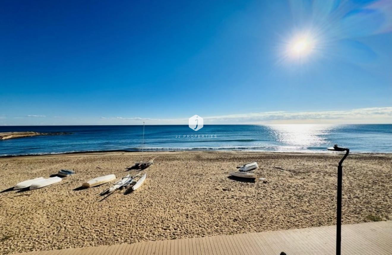 Resale - Apartment / flat -
La Mata - Costa Blanca