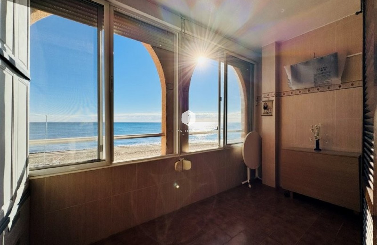 Resale - Apartment / flat -
La Mata - Costa Blanca