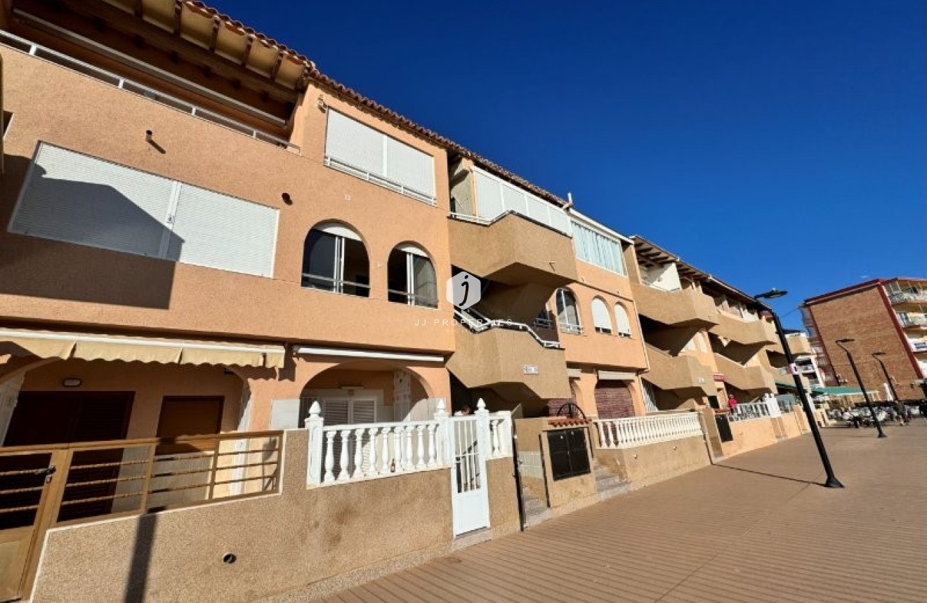 Resale - Apartment / flat -
La Mata - Costa Blanca