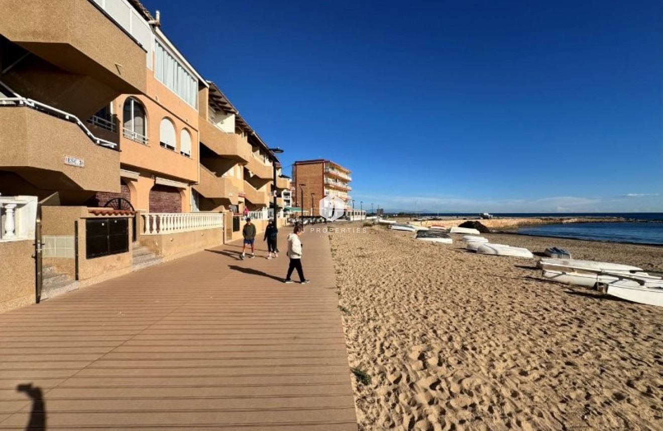 Resale - Apartment / flat -
La Mata - Costa Blanca