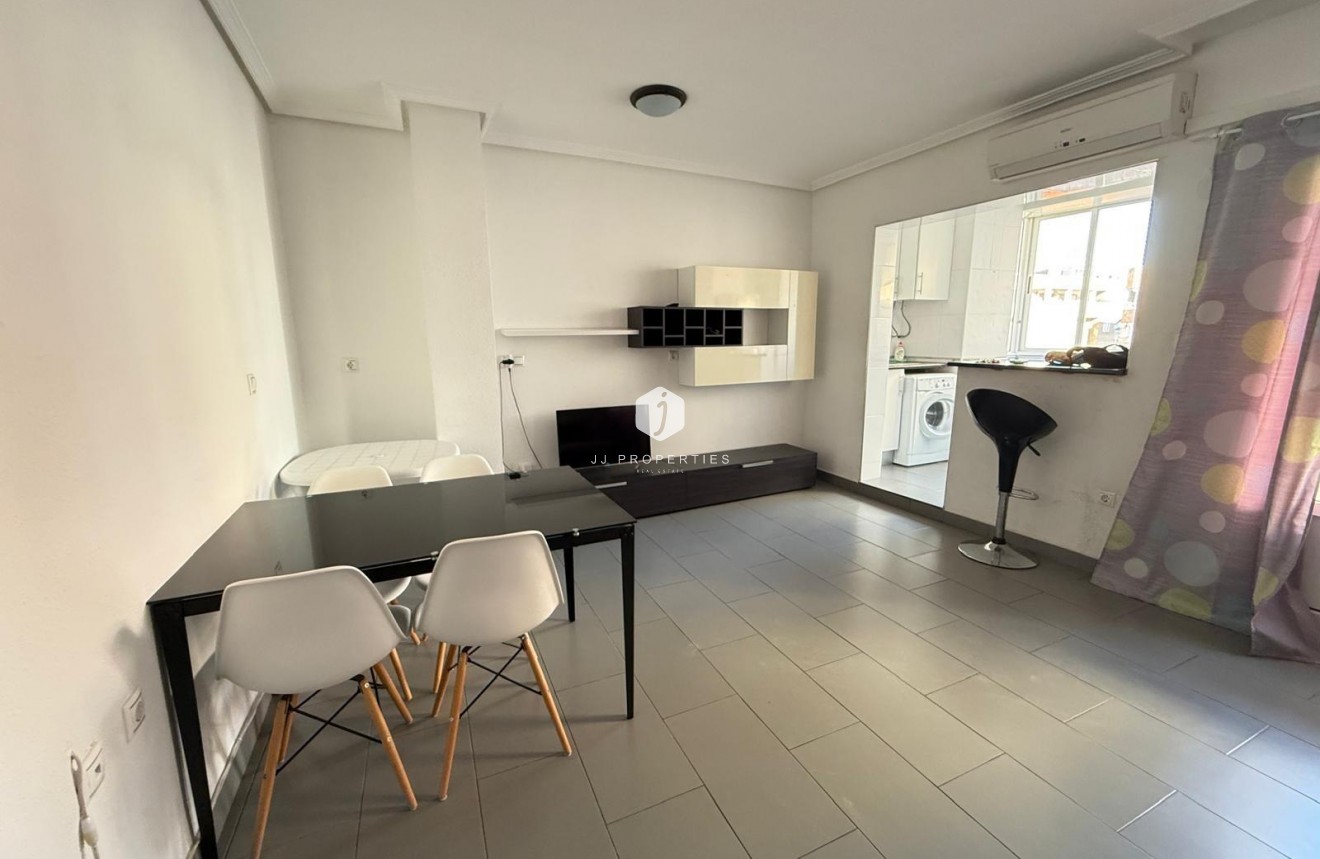 Aus zweiter Hand - Wohnung -
Torrevieja - Las Piscinas Naturales