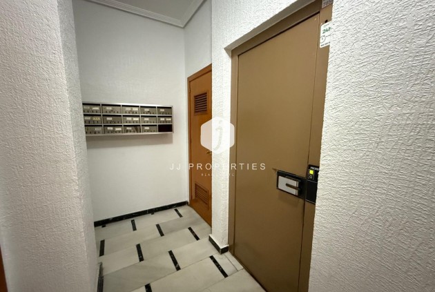 Aus zweiter Hand - Wohnung -
Torrevieja - Las Piscinas Naturales