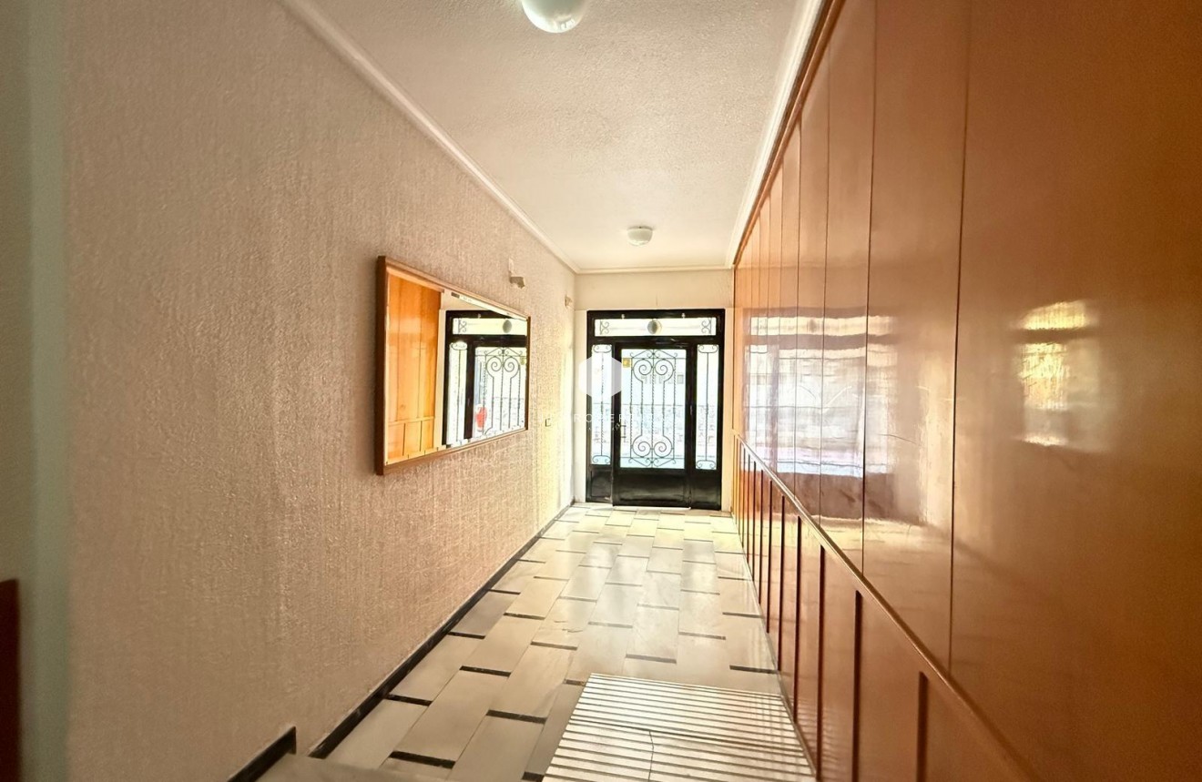 Aus zweiter Hand - Wohnung -
Torrevieja - Las Piscinas Naturales