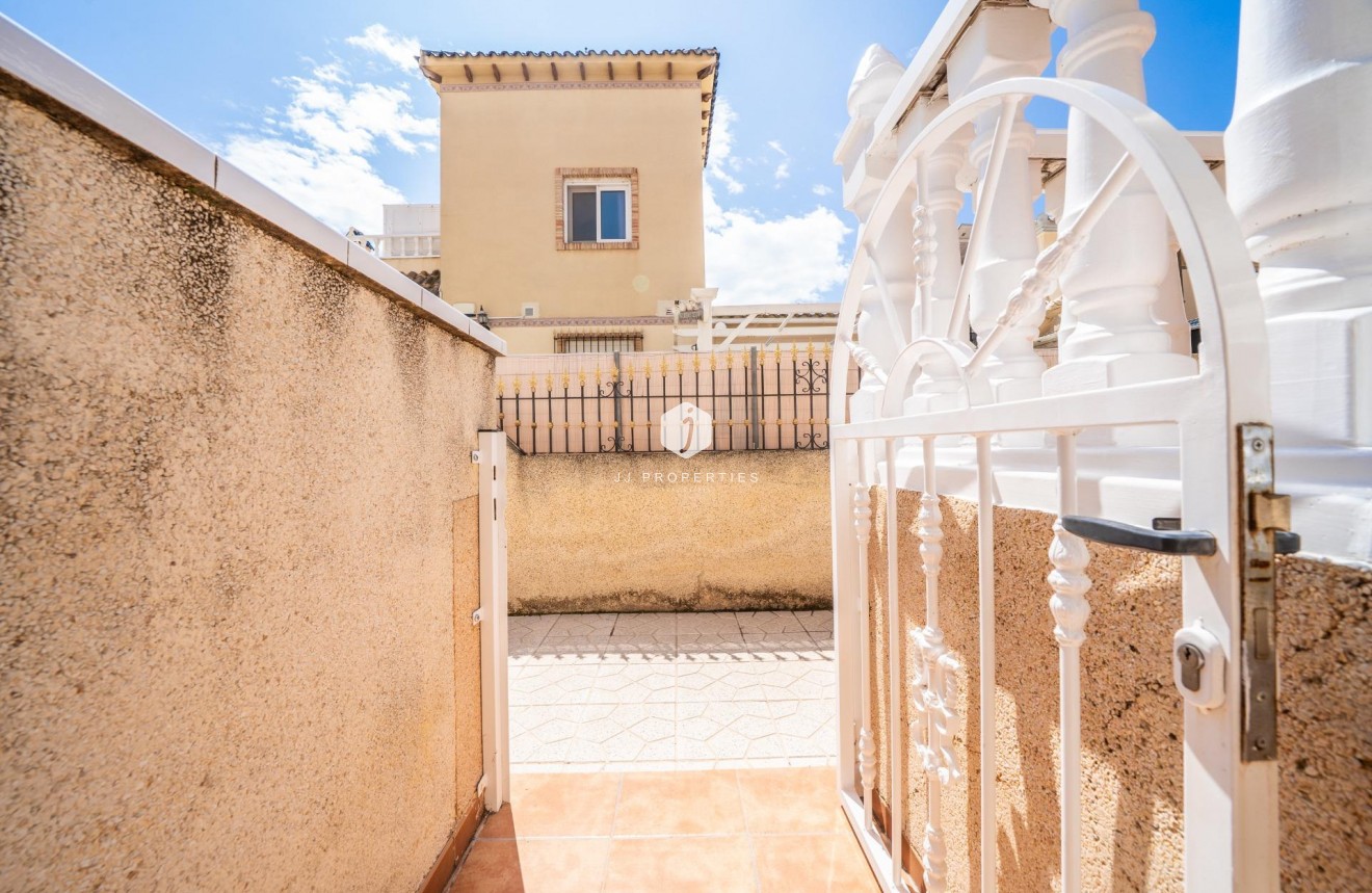 Resale - Chalet -
Orihuela Costa - Los Almendros-la Florida