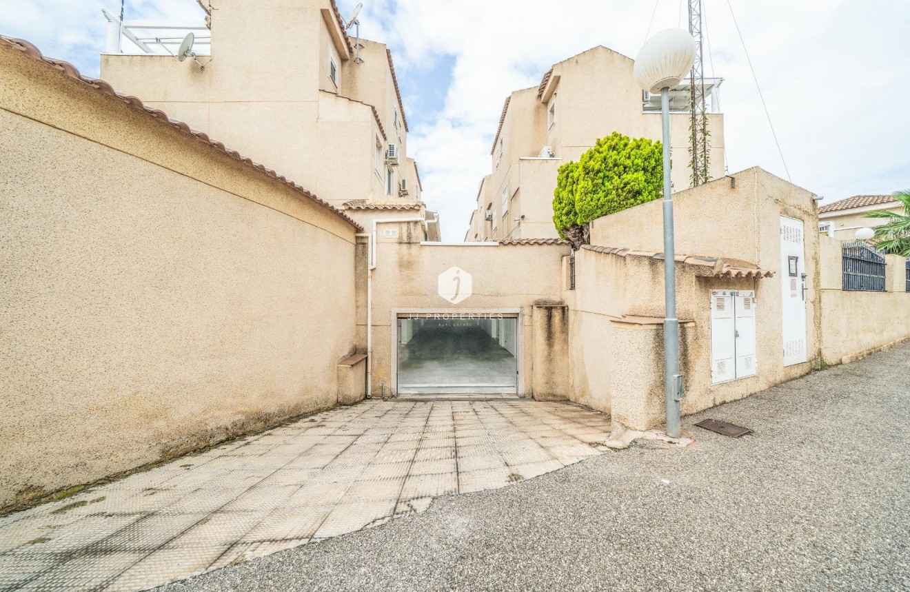 Resale - Chalet -
Orihuela Costa - Los Almendros-la Florida