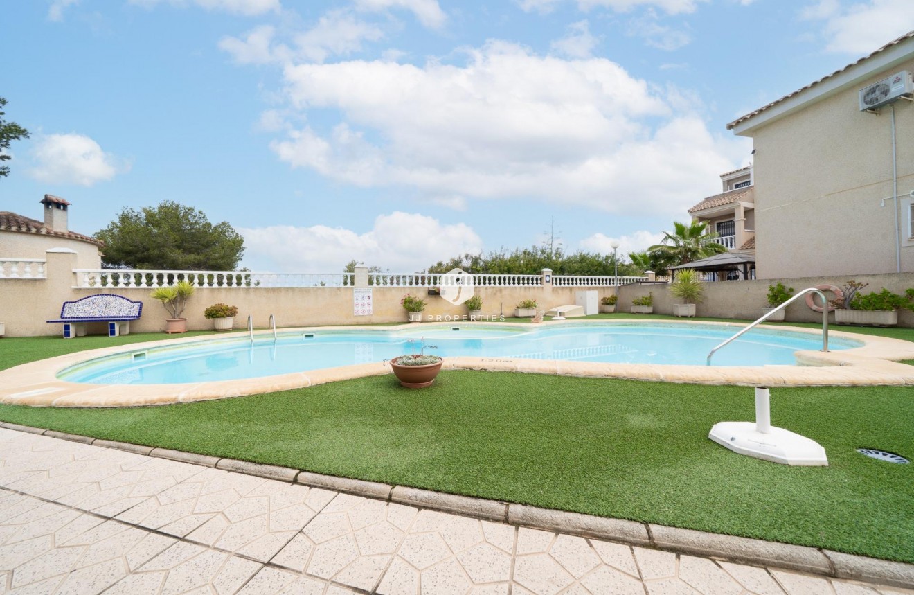 Resale - Chalet -
Orihuela Costa - Los Almendros-la Florida