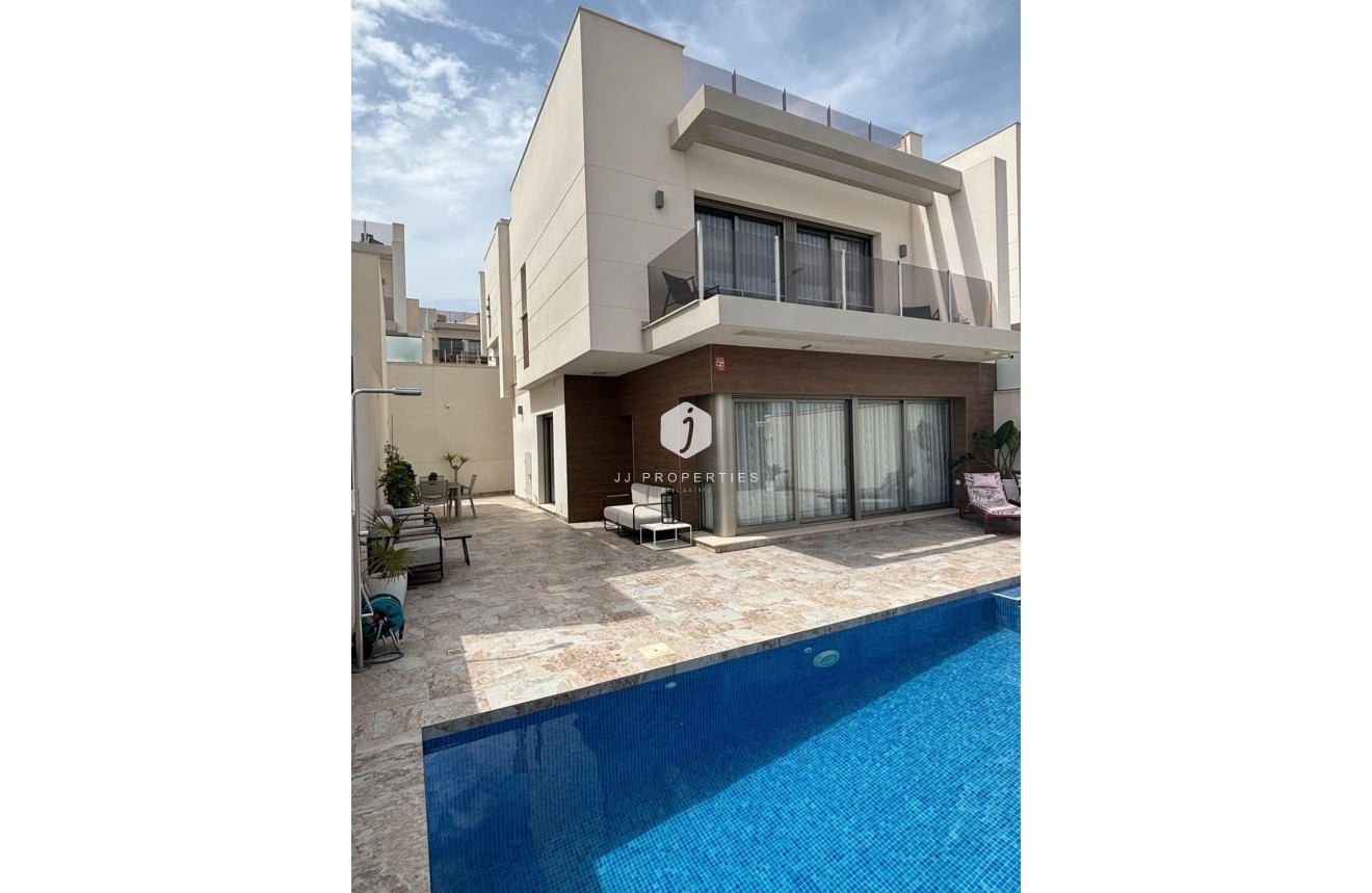 Aus zweiter Hand - Villa -
Orihuela Costa - Villamartín-las Filipinas