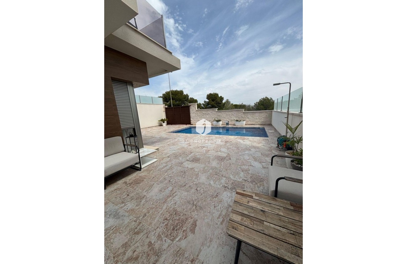 Aus zweiter Hand - Villa -
Orihuela Costa - Villamartín-las Filipinas