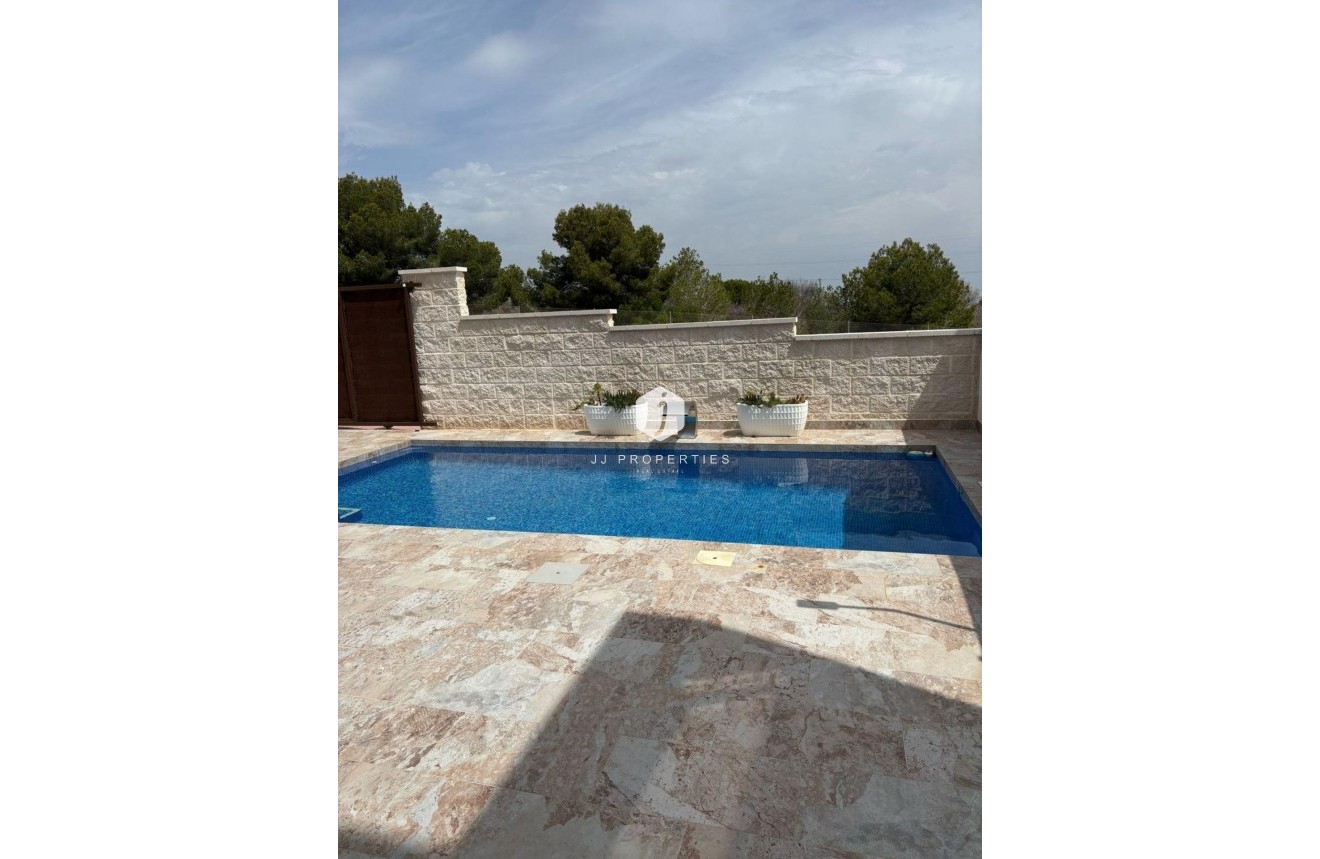 Aus zweiter Hand - Villa -
Orihuela Costa - Villamartín-las Filipinas