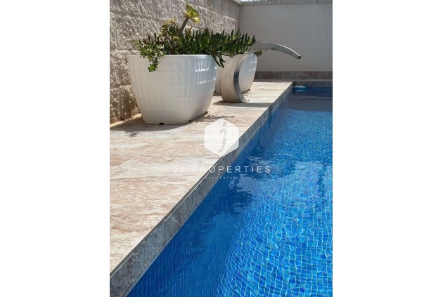 Aus zweiter Hand - Villa -
Orihuela Costa - Villamartín-las Filipinas