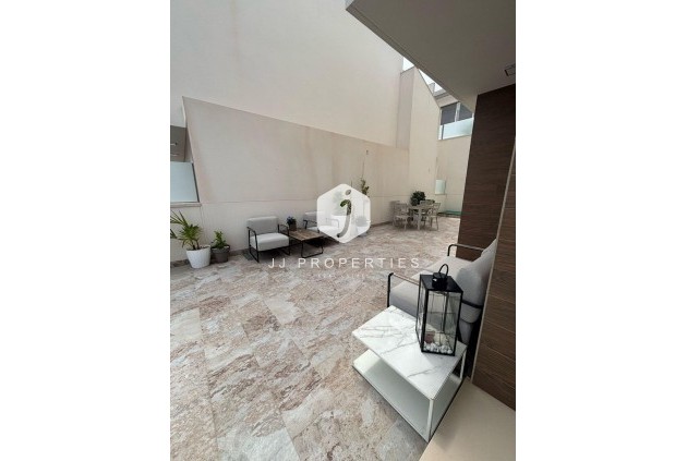 Aus zweiter Hand - Villa -
Orihuela Costa - Villamartín-las Filipinas