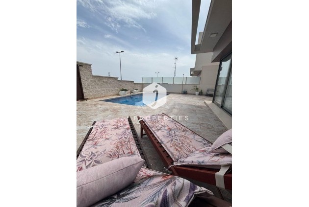 Aus zweiter Hand - Villa -
Orihuela Costa - Villamartín-las Filipinas